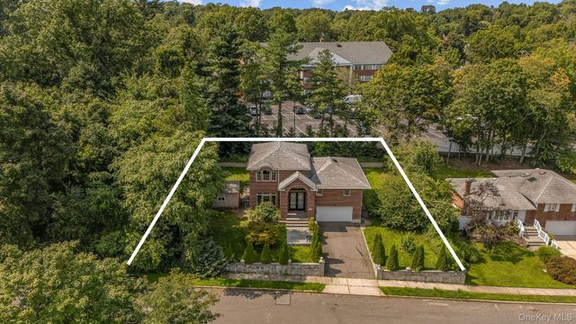 300 Ellen Place, Jericho, NY 11753