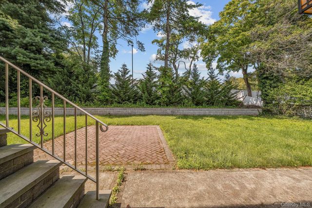 300 Ellen Place, Jericho, NY 11753