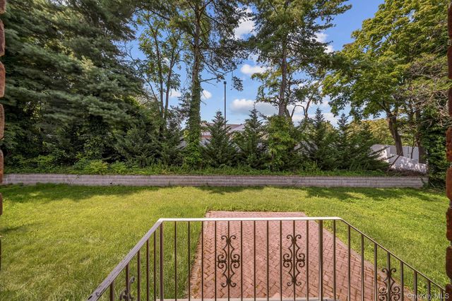 300 Ellen Place, Jericho, NY 11753