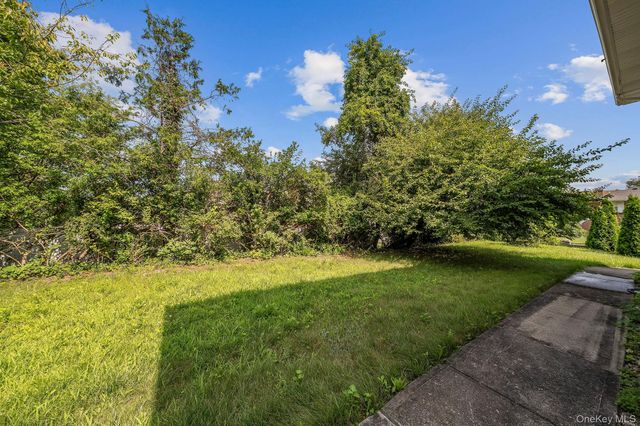 300 Ellen Place, Jericho, NY 11753