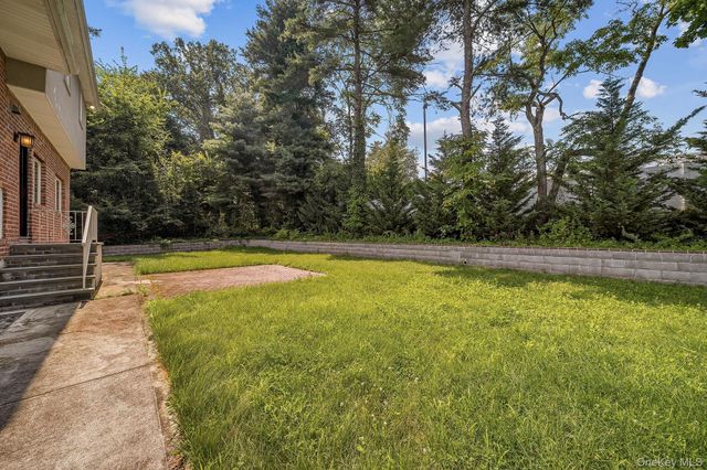 300 Ellen Place, Jericho, NY 11753
