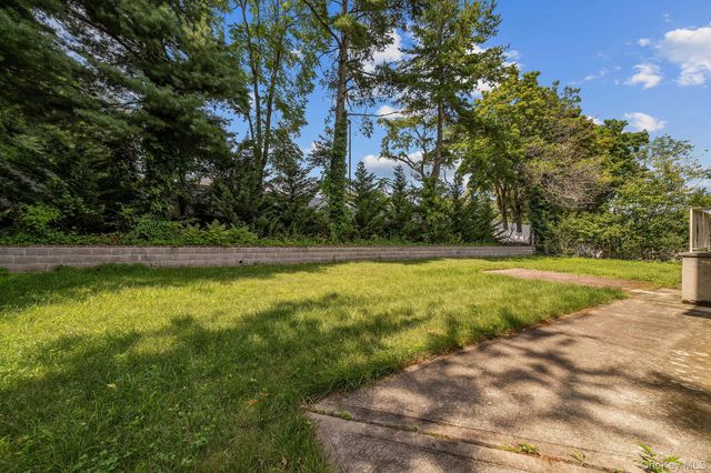 300 Ellen Place, Jericho, NY 11753