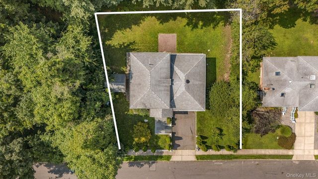 300 Ellen Place, Jericho, NY 11753