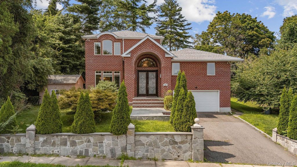 300 Ellen Place, Jericho, NY 11753