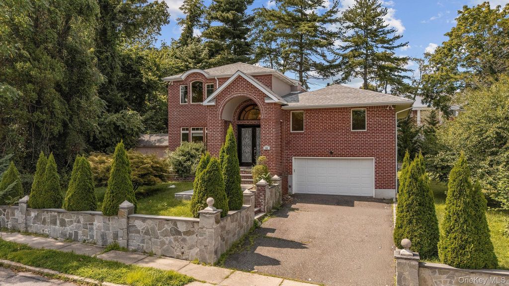 300 Ellen Place, Jericho, NY 11753 — photo 2