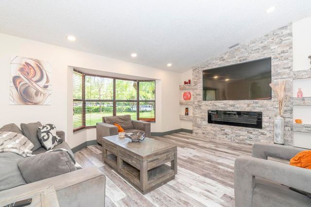 15211 60th Place N, The Acreage, FL 33470