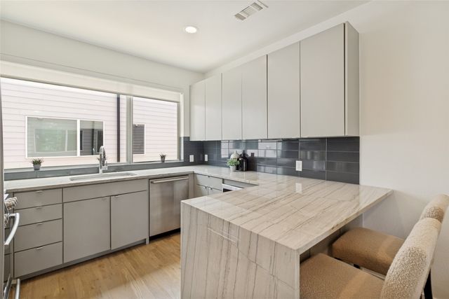 1430 Grigsby Avenue 104, Dallas, TX 75204