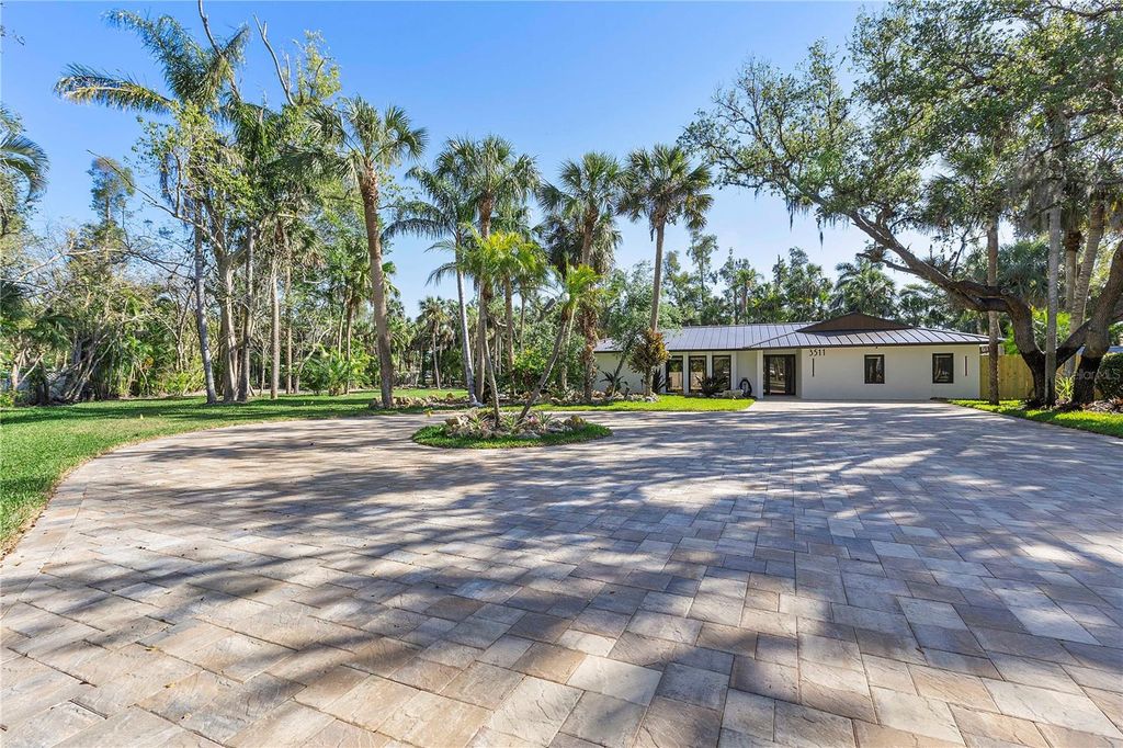 Image 1 of property listing at 3511 HERITAGE LANE, Fort Myers, FL 33908