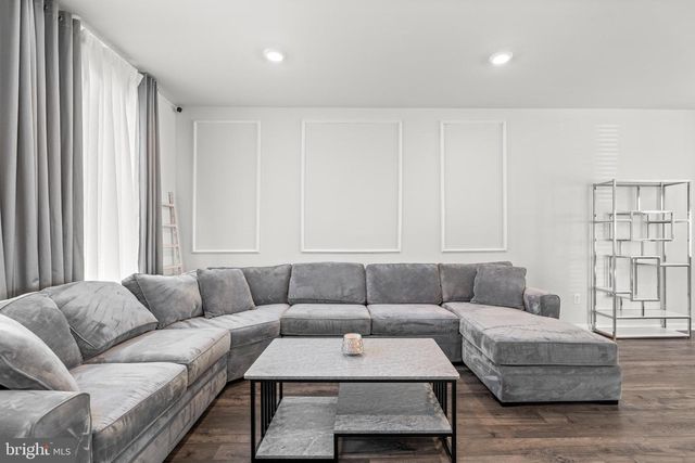 35 SISTERS FARMSTEAD DR, Mount Laurel, NJ 08054