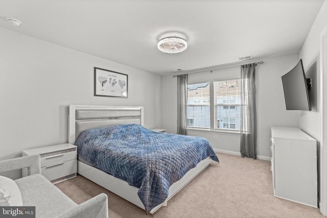 35 SISTERS FARMSTEAD DR, Mount Laurel, NJ 08054