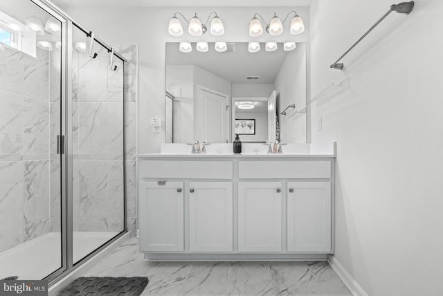 35 SISTERS FARMSTEAD DR, Mount Laurel, NJ 08054