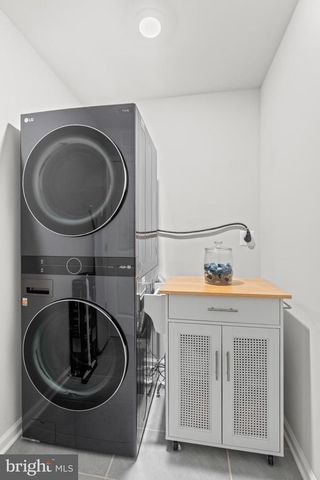 35 SISTERS FARMSTEAD DR, Mount Laurel, NJ 08054