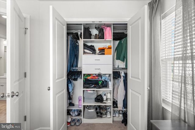 35 SISTERS FARMSTEAD DR, Mount Laurel, NJ 08054