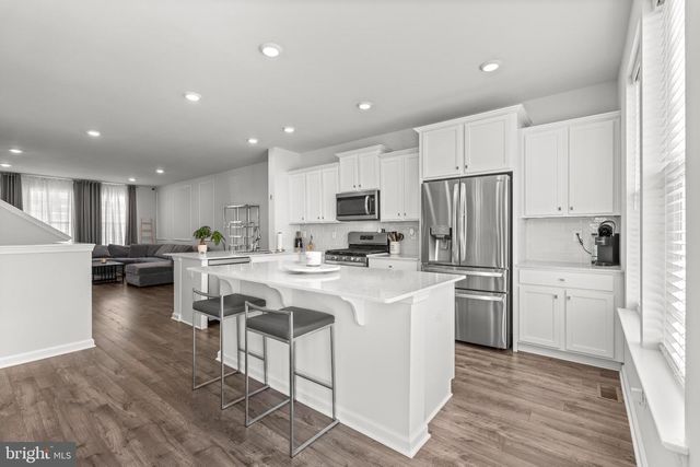 35 SISTERS FARMSTEAD DR, Mount Laurel, NJ 08054