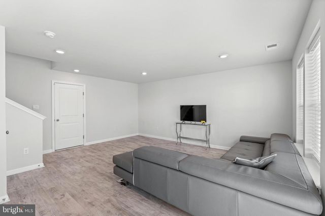 35 SISTERS FARMSTEAD DR, Mount Laurel, NJ 08054