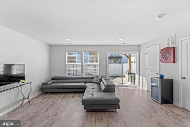 35 SISTERS FARMSTEAD DR, Mount Laurel, NJ 08054