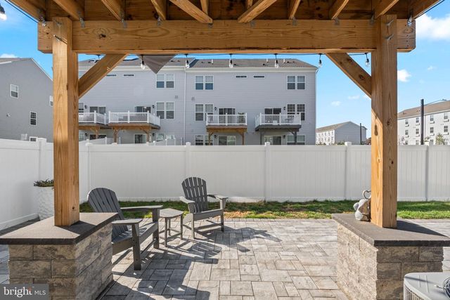 35 SISTERS FARMSTEAD DR, Mount Laurel, NJ 08054