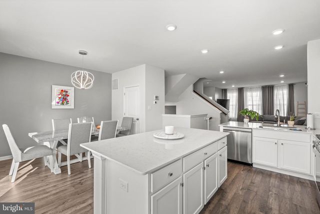 35 SISTERS FARMSTEAD DR, Mount Laurel, NJ 08054