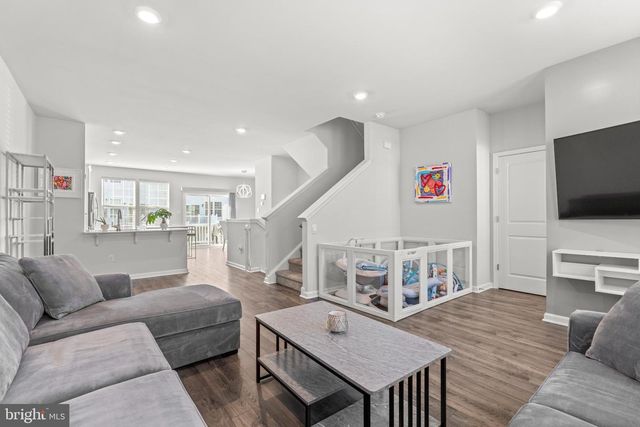 35 SISTERS FARMSTEAD DR, Mount Laurel, NJ 08054