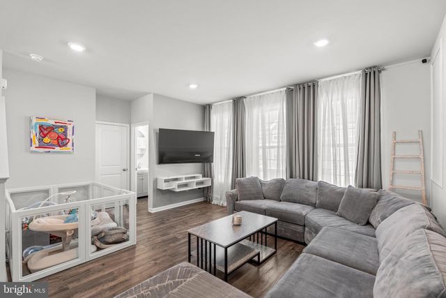 35 SISTERS FARMSTEAD DR, Mount Laurel, NJ 08054