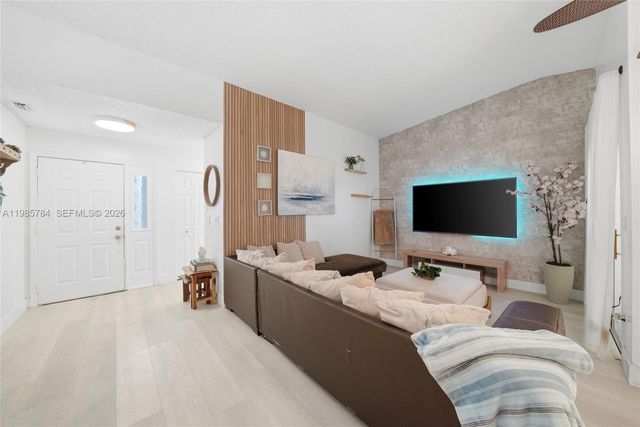 677 SE 22nd Dr, Homestead, FL 33033