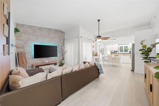 677 SE 22nd Dr, Homestead, FL 33033