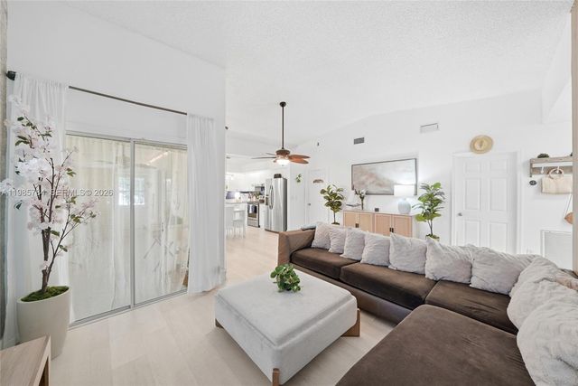 677 SE 22nd Dr, Homestead, FL 33033