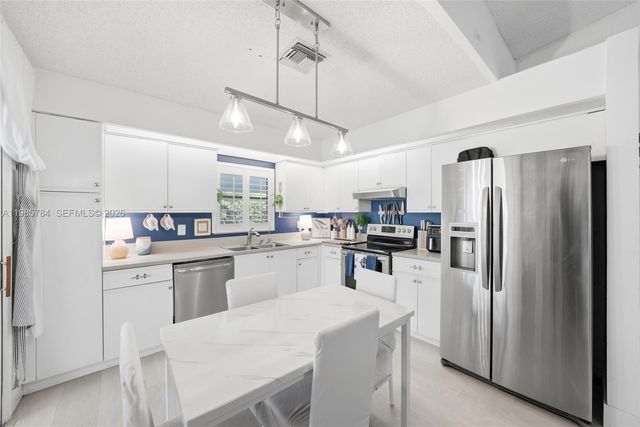 677 SE 22nd Dr, Homestead, FL 33033