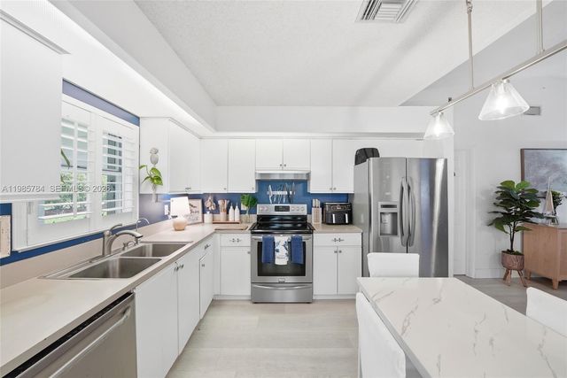 677 SE 22nd Dr, Homestead, FL 33033