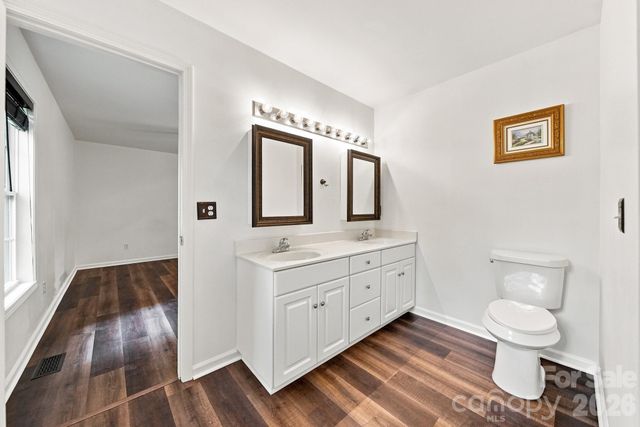 220 5th Street NE, Conover, NC 28613