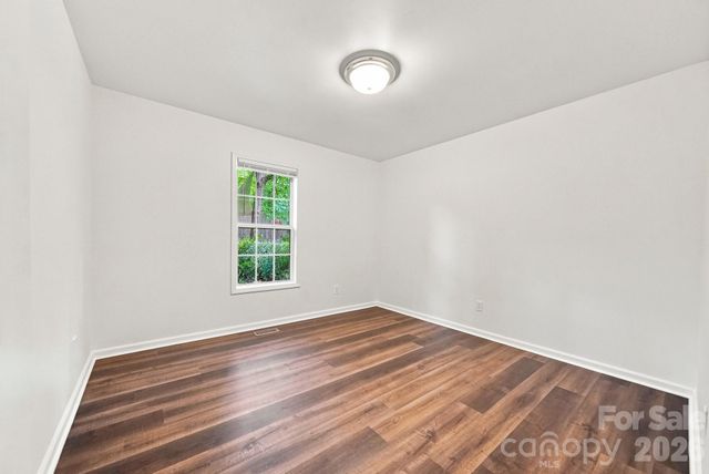220 5th Street NE, Conover, NC 28613
