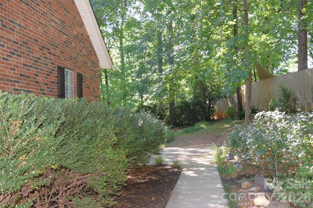 220 5th Street NE, Conover, NC 28613