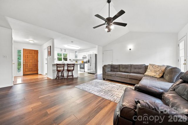 220 5th Street NE, Conover, NC 28613