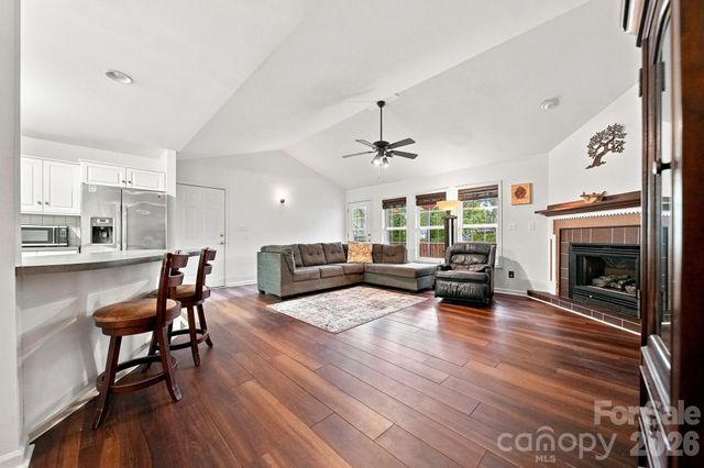 220 5th Street NE, Conover, NC 28613