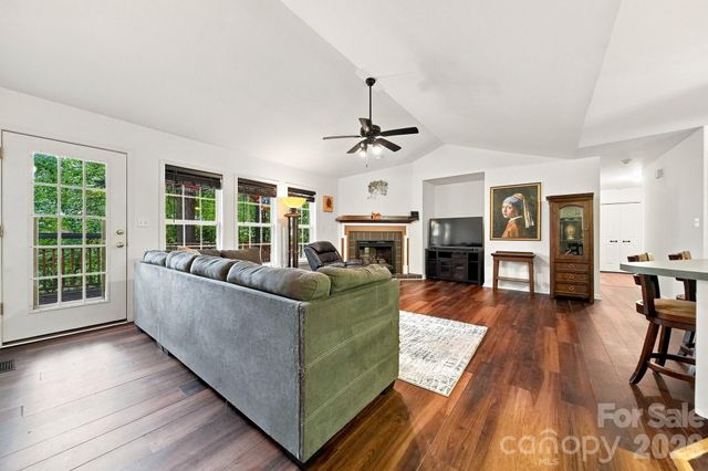 220 5th Street NE, Conover, NC 28613