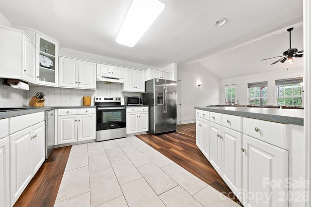 220 5th Street NE, Conover, NC 28613