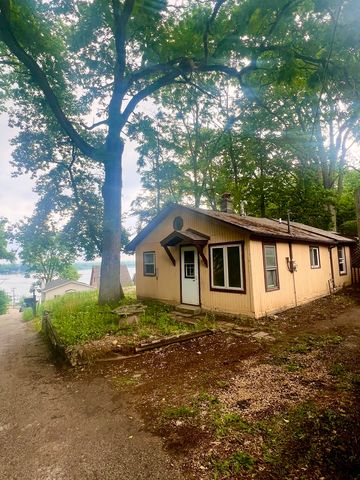 80 Cathryn Street, Fox Lake, IL 60020