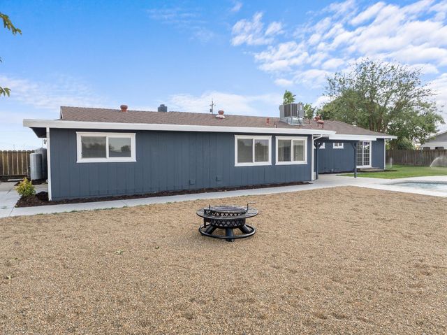 420 E Bellevue Rd, Merced, CA 95348