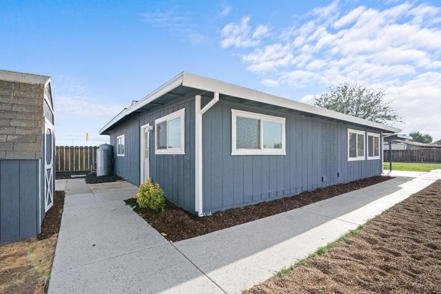 420 E Bellevue Rd, Merced, CA 95348
