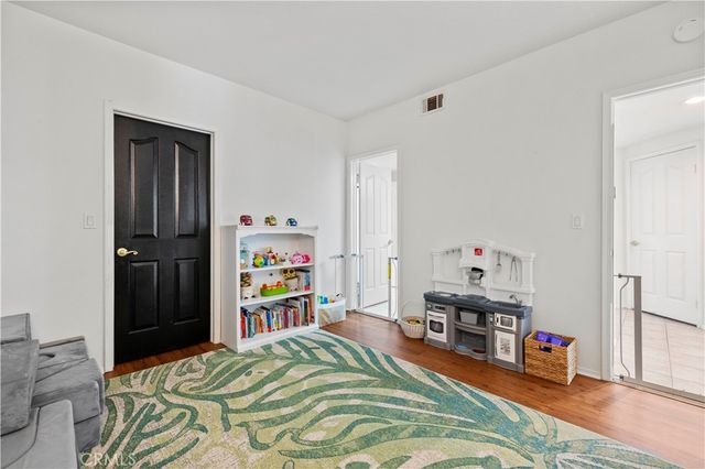 29342 Hidden Oak, Canyon Country, CA 91387