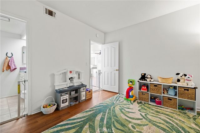 29342 Hidden Oak, Canyon Country, CA 91387