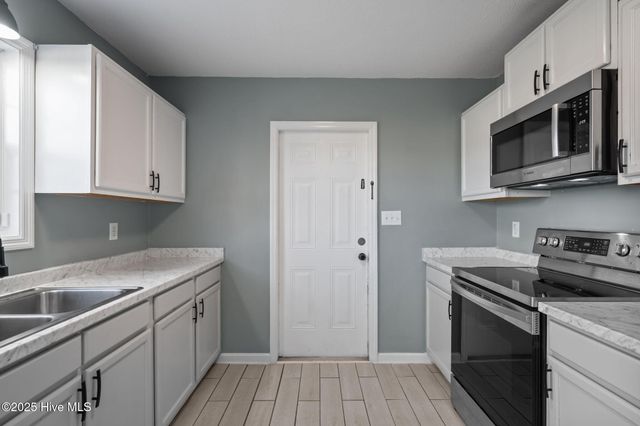 506 Sumrell Way, Hubert, NC 28539