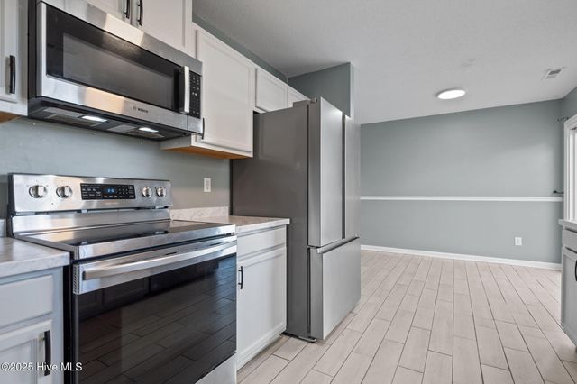 506 Sumrell Way, Hubert, NC 28539