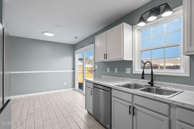 506 Sumrell Way, Hubert, NC 28539