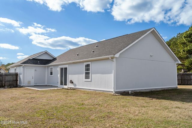 506 Sumrell Way, Hubert, NC 28539