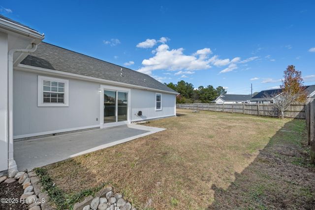 506 Sumrell Way, Hubert, NC 28539