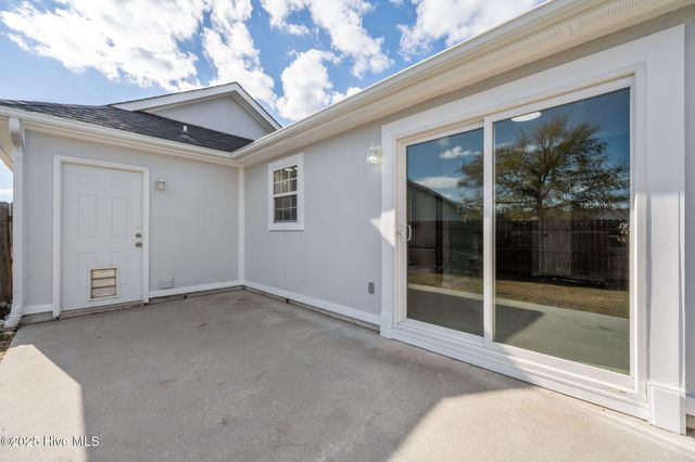 506 Sumrell Way, Hubert, NC 28539