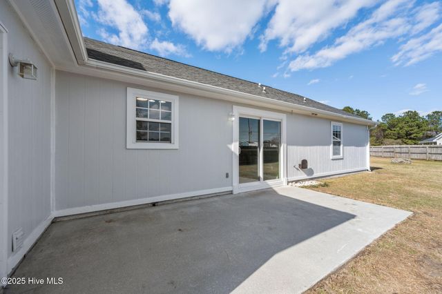 506 Sumrell Way, Hubert, NC 28539