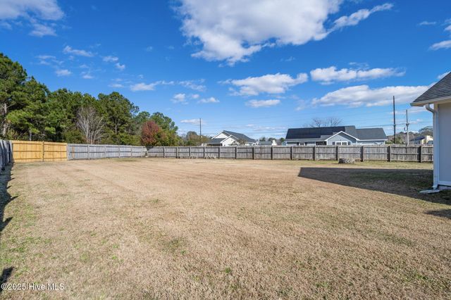 506 Sumrell Way, Hubert, NC 28539