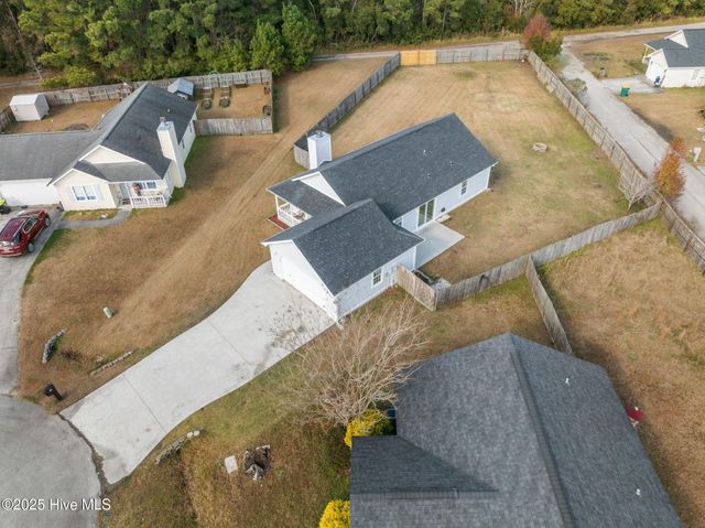 506 Sumrell Way, Hubert, NC 28539